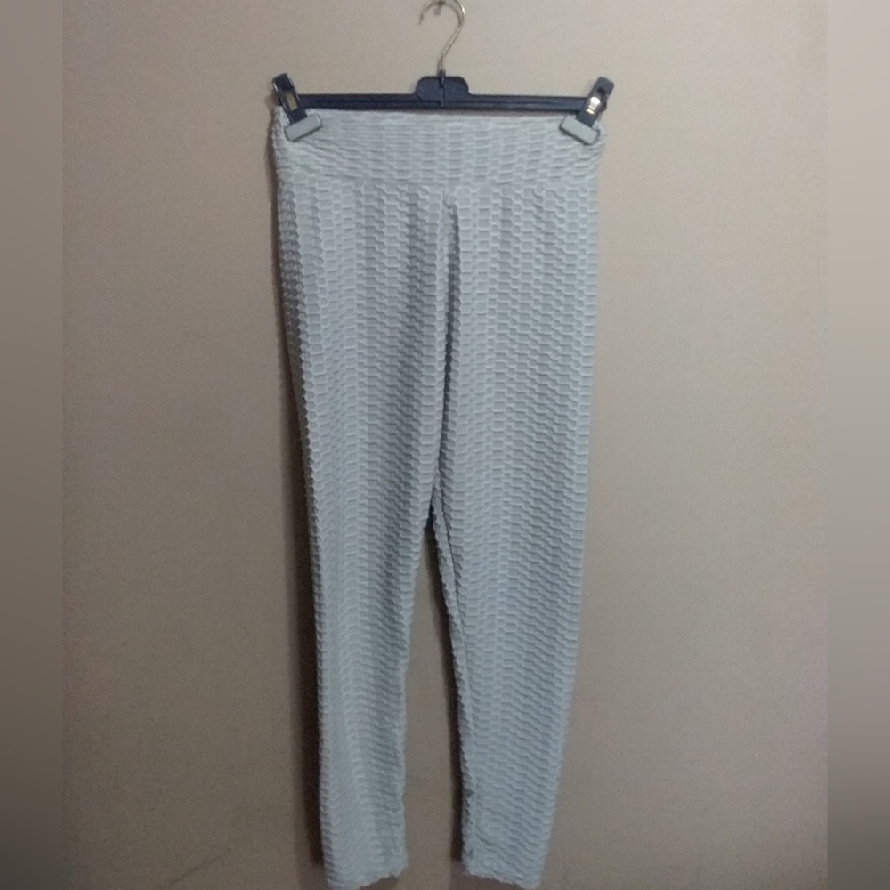Scrunch bum leggings size large